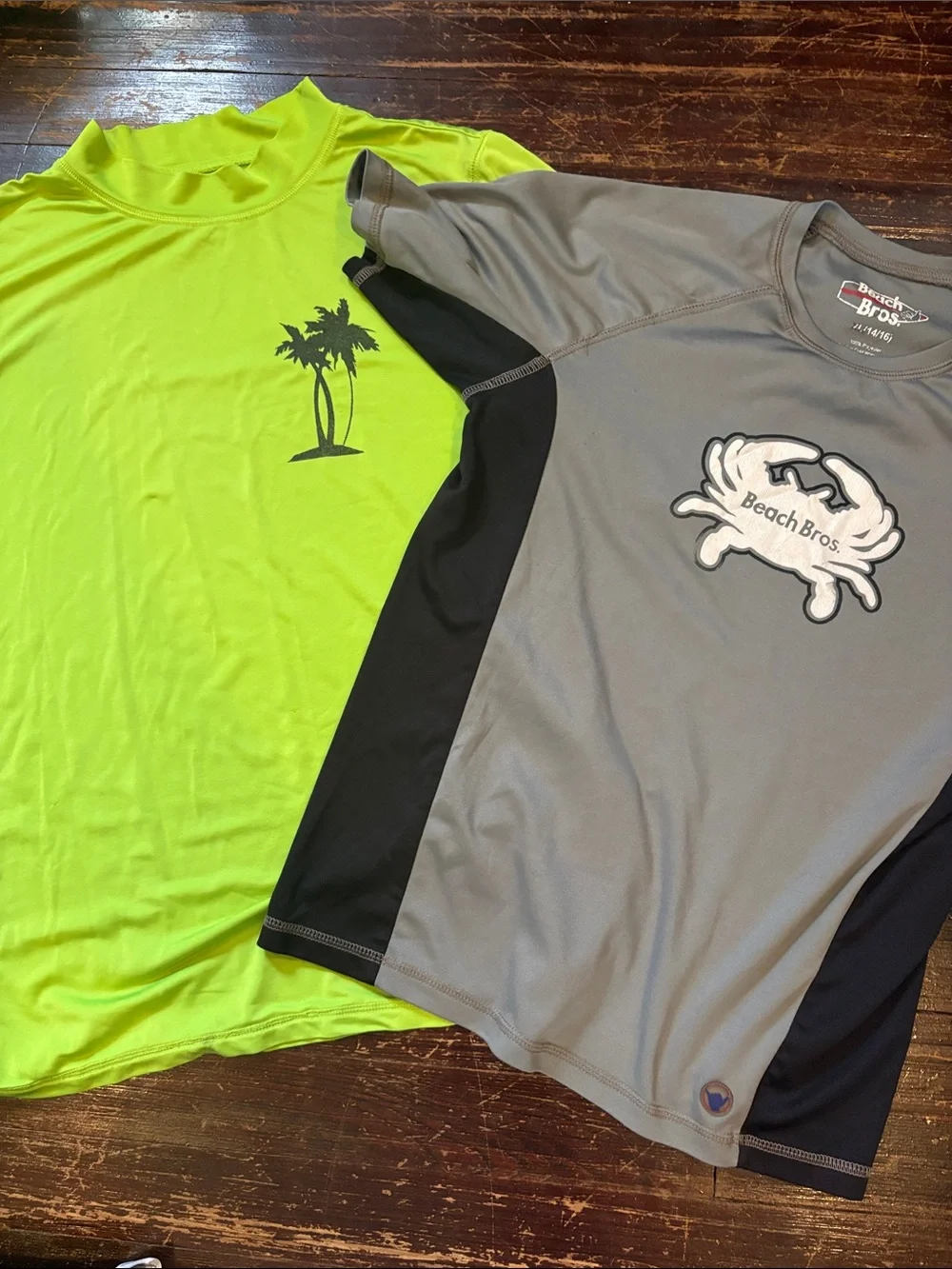 Boys size 14/16 swim lot. 1 swim trunk, 4 shirts